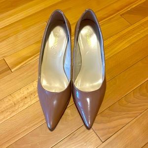 EUC patent leather nude pumps